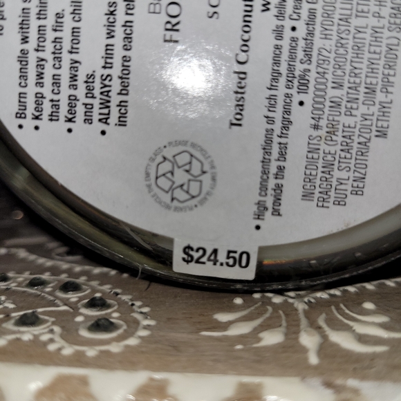 Bath & Body Works Candle - Picture 4 of 4